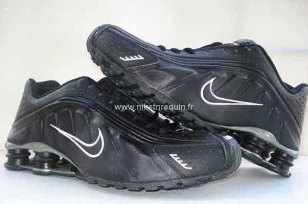 Nike Shox R4 Noir Baskets